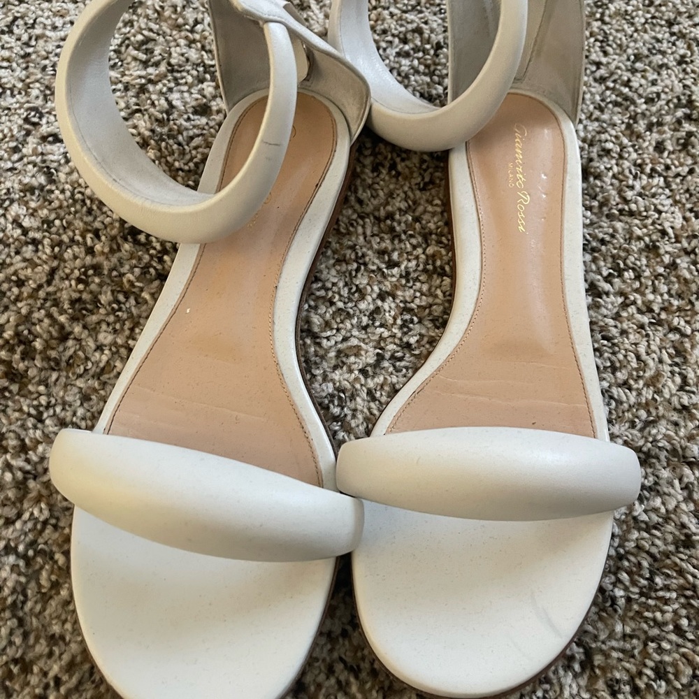 GIANVITO ROSSI
Bijoux leather sandals
